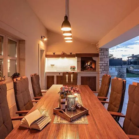 Lori Holiday home