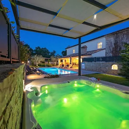 Lori Holiday home *