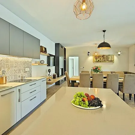 Lori Holiday home *